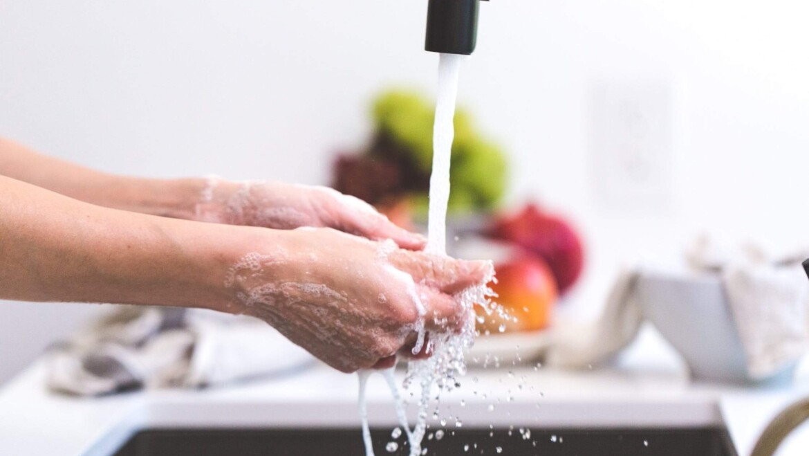 Apa cu clor – Care sunt cele mai importante moduri prin care poti elimina surplusul acestei substante nocive? Tips & Tricks pentru a avea mereu apa potabila!